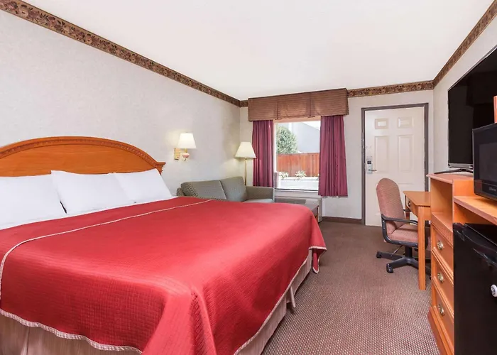 Regency Inn & Suites-Hamilton Place